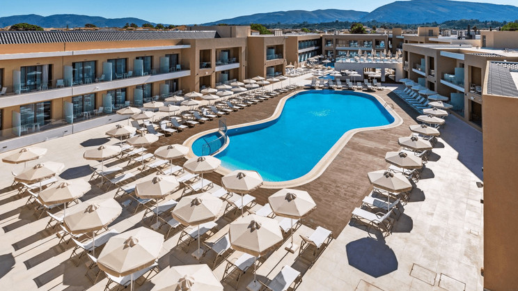 White Olive Elite Laganas